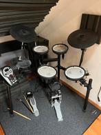 Roland TD 11 met versterker, stoeltje en tapijt, Ophalen, Zo goed als nieuw, Roland