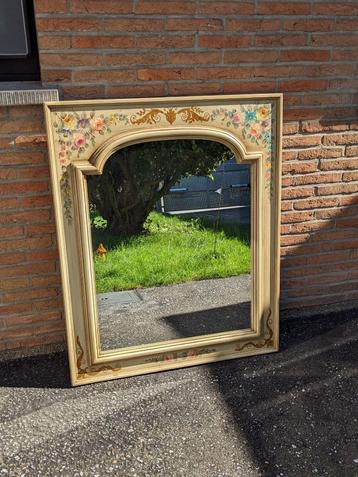 Miroir à fleurs  disponible aux enchères