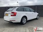 Skoda Octavia Combi 1.0 TSI Greentech Ambition Business DSG, Auto's, Skoda, Automaat, Zwart, Wit, Bedrijf