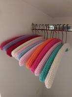Kledinghangers 12 stuks met een DIY haakwerkje in kleuren., Ophalen, Gebruikt