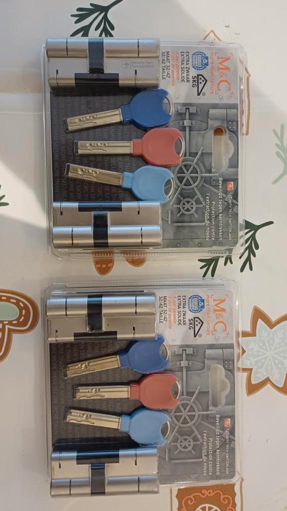 2 x serrure à barillet M&C SKG 32/42 mm neuve, Bricolage & Construction, Fenêtres & Moustiquaires, Neuf, Porte extérieure, 215 cm ou plus