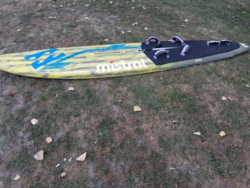 Surfplank Mistral beschikbaar voor biedingen