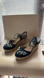 M'y B 38 jeans en espadrilles met veters in parelmoer, Kleding | Dames, Schoenen, Ophalen of Verzenden, Zo goed als nieuw, Espadrilles