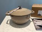 NIEUWE Staub Marmite 20 cm Sesam in doos, Gietijzer, Nieuw, Ophalen of Verzenden, Keramische plaat