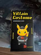 Pikachu figuurtje villain costume team rocket, Hobby en Vrije tijd, Verzamelkaartspellen | Pokémon, Nieuw, Ophalen of Verzenden