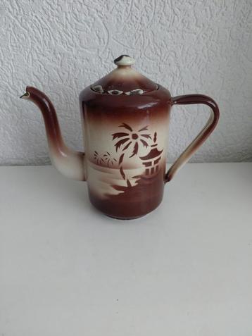 Oude email koffiepot beschikbaar voor biedingen