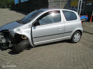 Onderdelen Toyota Yaris 1.3-16V VVT-i Sol 2001 beschikbaar voor biedingen