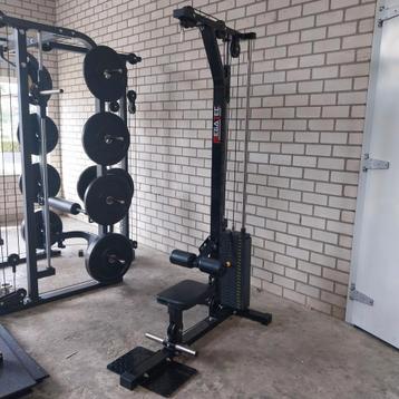 Megatec Lat pulldown.  115 kg stack  beschikbaar voor biedingen