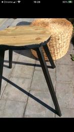 2 Houten krukken met zwarte poten, Ophalen of Verzenden, Zo goed als nieuw, Hout