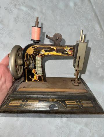  Ancienne mini machine à coudre jouet vintage (modèle 1016) beschikbaar voor biedingen