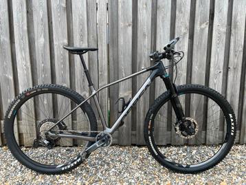 Orbea alma carbon , custom opbouw , XTR , XT , fox , medium beschikbaar voor biedingen