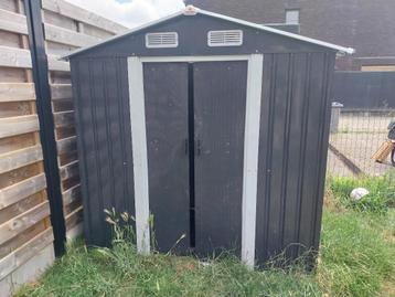tuinhuis in metaal beschikbaar voor biedingen