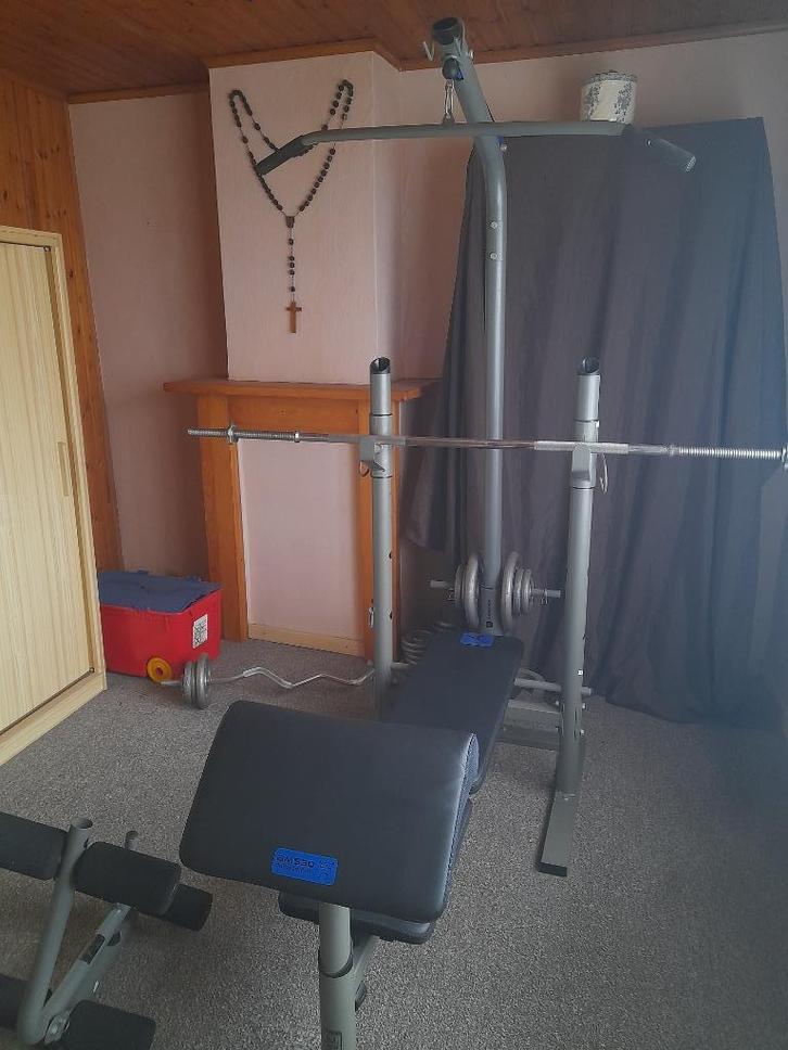 Halterbank Krachttraining Domyos met 24 gewichten + stangen, Sport en Fitness, Fitnessapparatuur, Zo goed als nieuw, Krachtstation