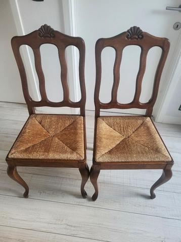 5 eiken stoelen in, goede staat. beschikbaar voor biedingen