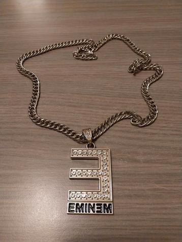 Zilverkleurige ketting EMINEM  beschikbaar voor biedingen