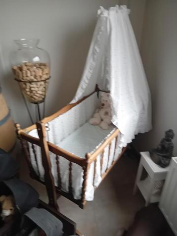 Houten wieg, Kinderen en Baby's, Babywiegjes en Ledikanten, Ophalen, Zo goed als nieuw, Wieg