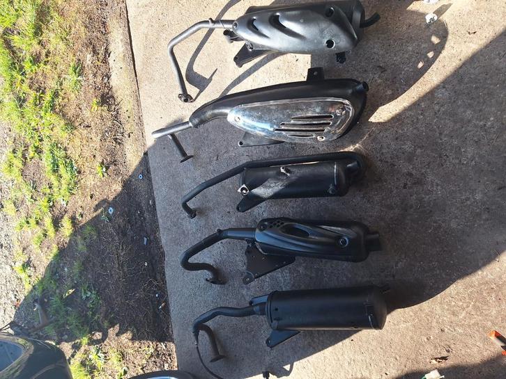 Diverse Uitlaat 50cc scooter 4takt en 2 takt, Fietsen en Brommers, Brommeronderdelen | Algemeen, Zo goed als nieuw, Carburateur