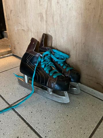 Vintage hockey schaatsen + kunstschaatsen beschikbaar voor biedingen