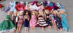 10 barbie poppen met kleertjes en accessoires, Kinderen en Baby's, Speelgoed | Poppen, Ophalen, Gebruikt, Barbie