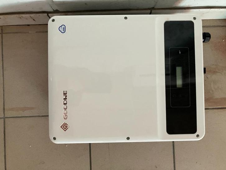 Omvormer GoodWe GW5000D-NS 5kW, Doe-het-zelf en Bouw, Zonnepanelen en Toebehoren, Zo goed als nieuw, Overige typen, 200 wattpiek of meer