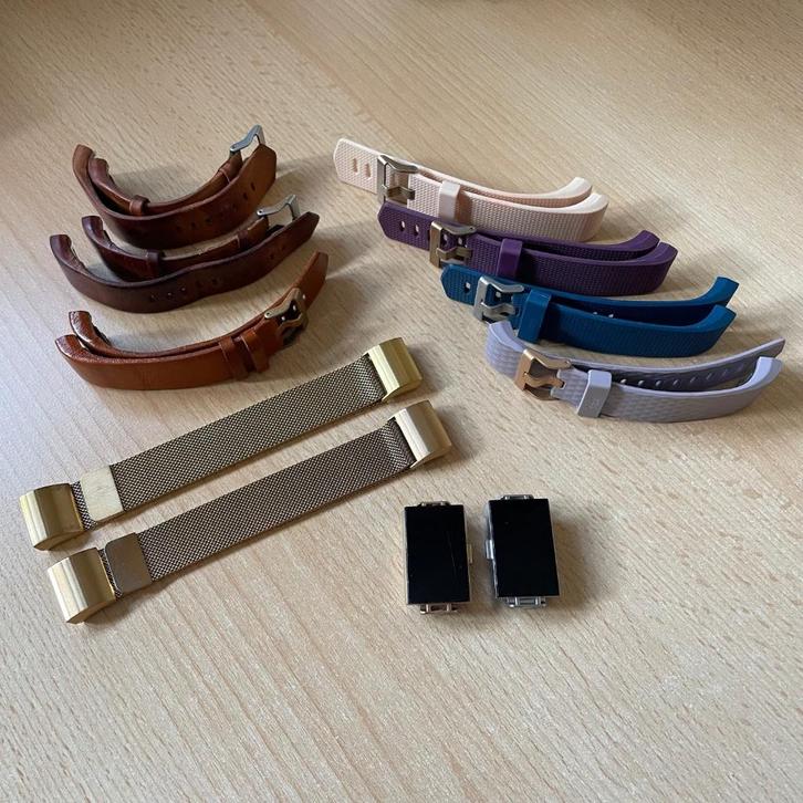 2 x Fitbit Charge 2 en toebehoren, Handtassen en Accessoires, Activity trackers, Gebruikt, Zilver, Ophalen of Verzenden