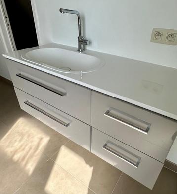 Meuble de salle de bain + miroir beschikbaar voor biedingen