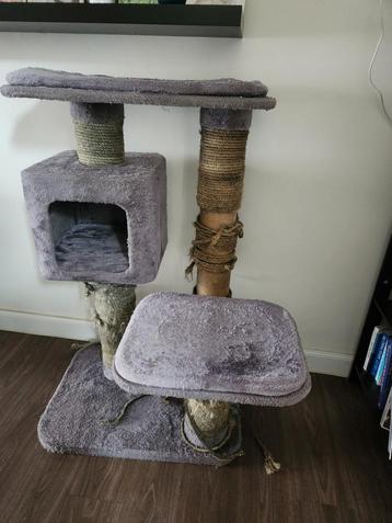 Krabpaal voor grote katten beschikbaar voor biedingen