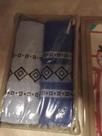 2 handdoeken assortie in mooi linnenmandje , mooi nieuw cade, Maison & Meubles, Cuisine | Linge de cuisine, Enlèvement ou Envoi