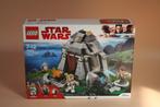 LEGO Star Wars Sealed 75200 Ahch-To Island Training, Kinderen en Baby's, Speelgoed | Duplo en Lego, Ophalen, Nieuw, Complete set