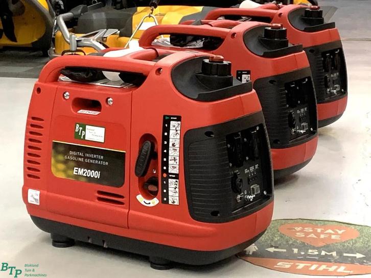 Compact stille koffer inverter generator 2000W noodstroom ag, Zakelijke goederen, Machines en Bouw | Aggregaten