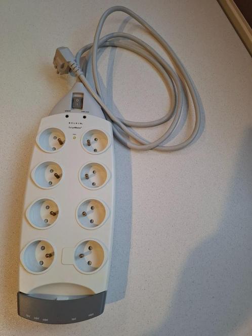 MULTIPRISE avec Parafoudre et Interrupteur, Doe-het-zelf en Bouw, Elektriciteit en Kabels, Zo goed als nieuw, Overige typen, Ophalen