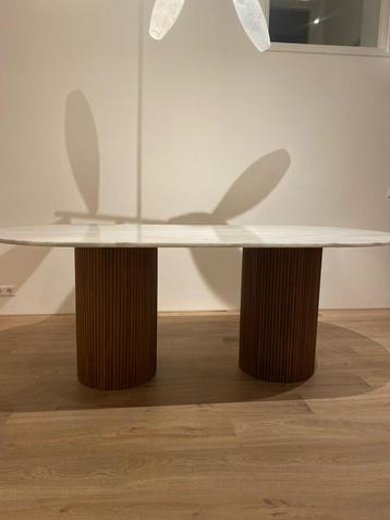 Exclusieve Marmeren Eettafel beschikbaar voor biedingen
