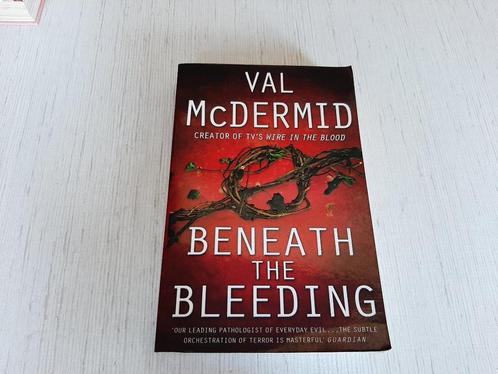 Val McDermid : Beneath the Bleeding, Boeken, Thrillers, Zo goed als nieuw, Europa overig, Ophalen of Verzenden