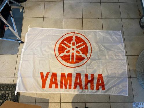 Originele YAMAHA dealer VLAG ROOD/WIT H100XB150, Verzamelen, Overige Verzamelen, Nieuw, Ophalen of Verzenden