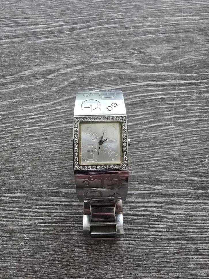 Montre Cuess authentique pour femme, Handtassen en Accessoires, Horloges | Dames, Gebruikt, Staal, Staal, Ophalen