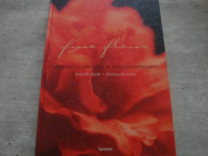 GENTSE FLORALIËN & BLOEMSIERKUNST, Boeken, Geschiedenis | Stad en Regio, Gelezen, Ophalen of Verzenden