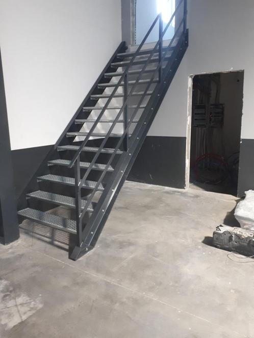 Escaliers sur mesure, Doe-het-zelf en Bouw, Ladders en Trappen, Nieuw, Trap, 4 meter of meer, Ophalen