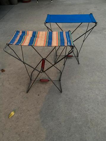 Set van 2 authentieke inklapkrukjes beschikbaar voor biedingen