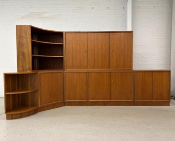 Vintage modulair wandmeubel beschikbaar voor biedingen