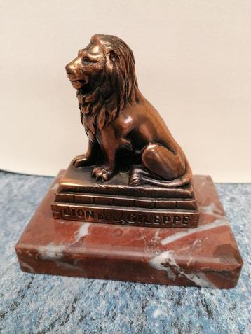Lion de la gileppe koper/marmer gesigneerd.  beschikbaar voor biedingen