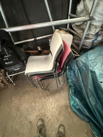 Stoelen 4x beschikbaar voor biedingen