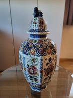 Polychrome dekselvaas, Ophalen