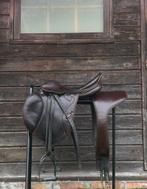 Selle de saut Prestige Michel Robert 17, Animaux & Accessoires, Chevaux & Poneys | Selles, Enlèvement, Utilisé