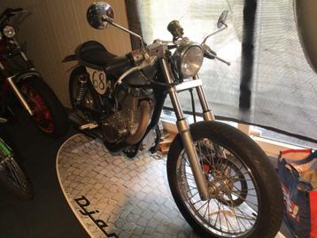 Moterfiets beschikbaar voor biedingen