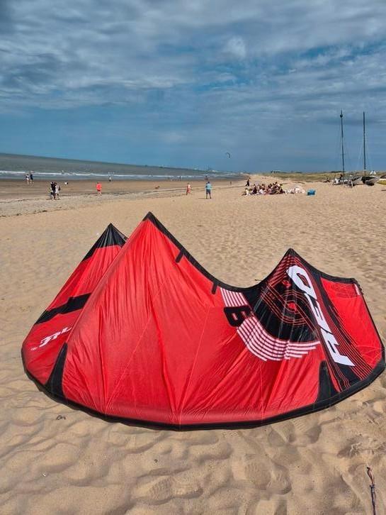 Ozone Reo V5, 7 en 9 meter, Sports nautiques & Bateaux, Kitesurf, Comme neuf, Bar, Enlèvement ou Envoi