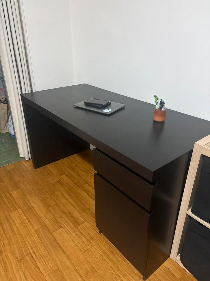 IKEA bureau, Huis en Inrichting, Bureaus, Zo goed als nieuw, Bureau, Ophalen