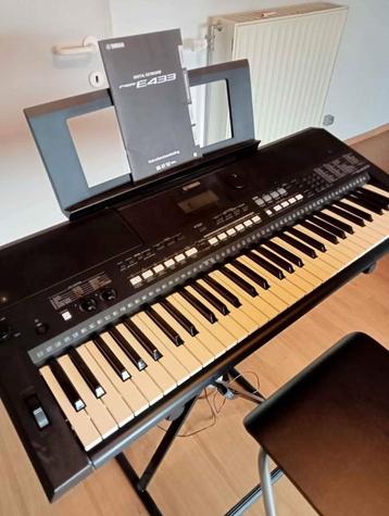 Yamaha PSR-E433 keyboard met standaard en stoel beschikbaar voor biedingen