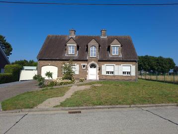 Uit de hand te koop-Open bebouwing met tuin, 3 slaapkamers