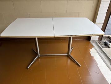 Keukentafel beschikbaar voor biedingen
