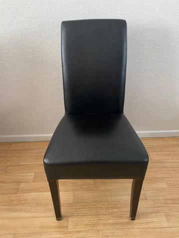 Zwarte eettafel stoelen beschikbaar voor biedingen